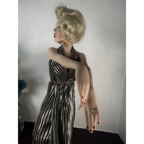 Franklin Mint "Marilyn Monroe" Porcelain Doll 19" Gentlemen Prefer Blondes" 1994 - Picture 10 of 17